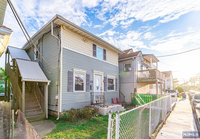 22 Bay Avenue, Keansburg, New Jersey - 6 Bedrooms  
2 Bathrooms  
12 Rooms - 