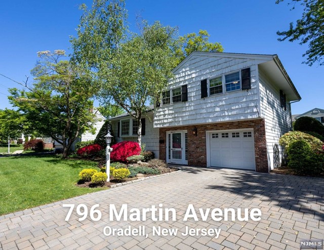 796 Martin Avenue, Oradell, New Jersey - 3 Bedrooms  
3 Bathrooms  
8 Rooms - 