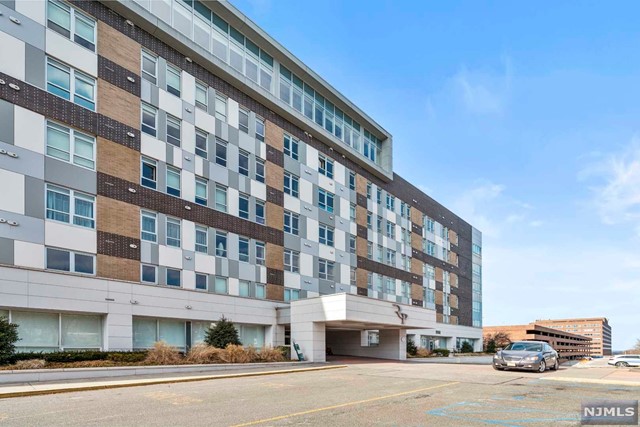 Rental Property at 1 Executive Drive 311, Fort Lee, New Jersey - Bedrooms: 2 
Bathrooms: 2 
Rooms: 8  - $4,435 MO.