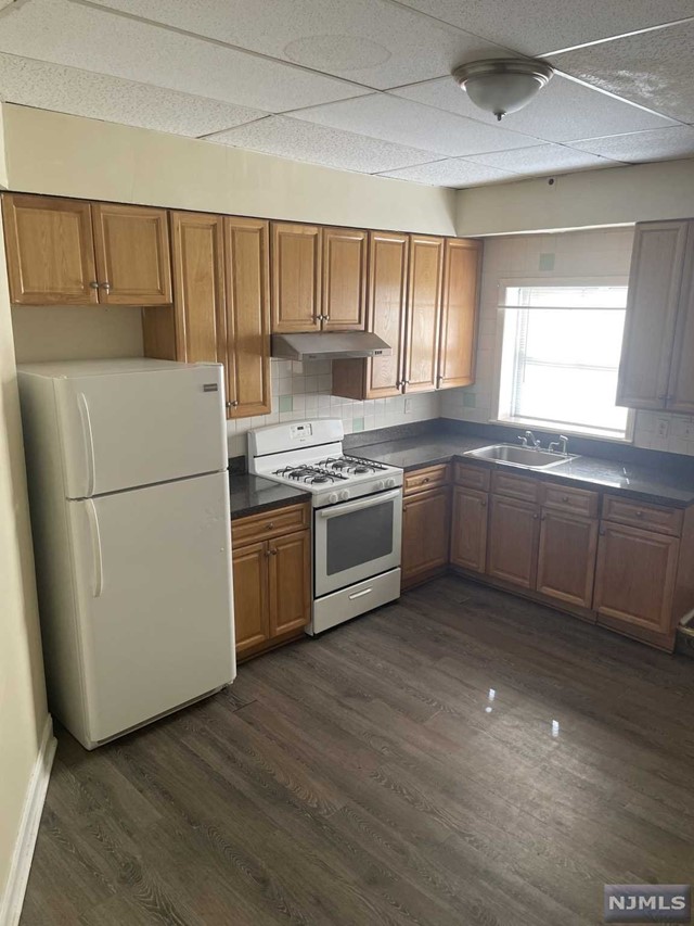 Rental Property at 209 Harrison Avenue 1R, Garfield, New Jersey - Bedrooms: 2 
Bathrooms: 1 
Rooms: 4  - $2,000 MO.