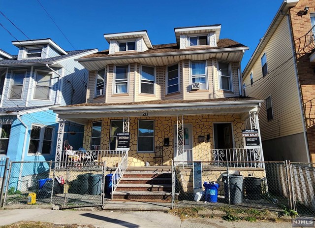 261263 Woodside Avenue, Newark, New Jersey - 5 Bedrooms  
4 Bathrooms  
13 Rooms - 