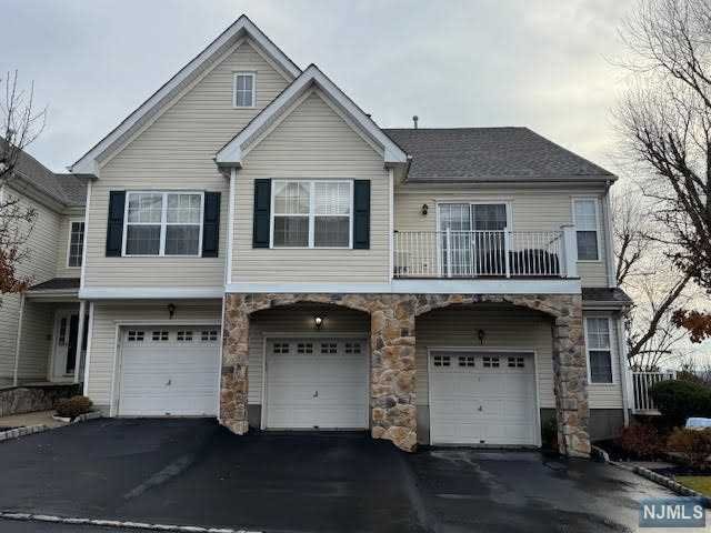 142 Mountainside Drive, Pompton Lakes, New Jersey - 2 Bedrooms  
2 Bathrooms - 