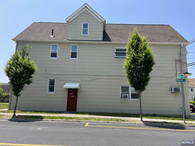 Rental Property at 424 Banta Avenue 4, Garfield, New Jersey - Bedrooms: 1 
Bathrooms: 1 
Rooms: 3  - $1,375 MO.