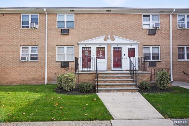 725 Joralemon Street 61, Belleville, New Jersey - 2 Bedrooms  
1 Bathrooms - 