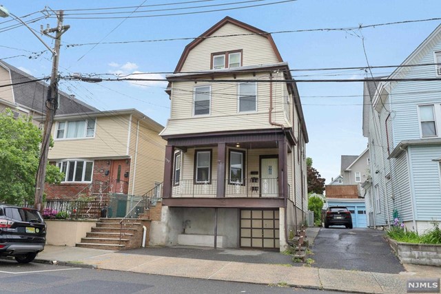 Rental Property at 359 Elm Street 3, Kearny, New Jersey - Bedrooms: 1 
Bathrooms: 1 
Rooms: 4  - $1,800 MO.