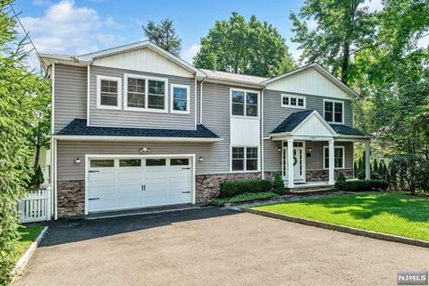 194 10th Street, Cresskill, NJ 07626 - MLS#: 24028215