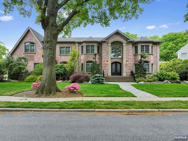 Rental Property at 100 Nichols Drive, Paramus, New Jersey - Bedrooms: 5 
Bathrooms: 4 
Rooms: 10  - $10,900 MO.