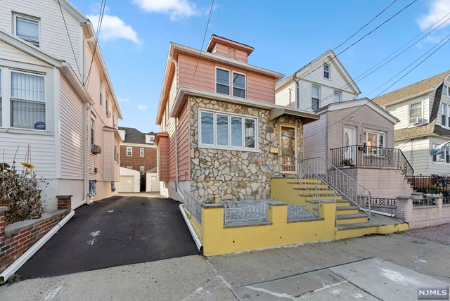 605 87th Street, North Bergen, New Jersey - 3 Bedrooms  
2 Bathrooms  
9 Rooms - 