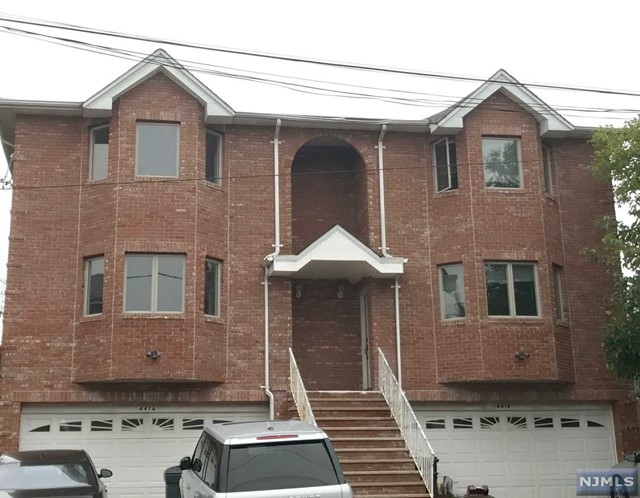 Rental Property at 441 Hillcrest Place B, Palisades Park, New Jersey - Bedrooms: 3 
Bathrooms: 4 
Rooms: 10  - $4,300 MO.