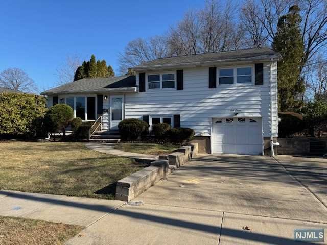 111 Charles Street, Dumont, New Jersey - 3 Bedrooms  
2 Bathrooms  
7 Rooms - 