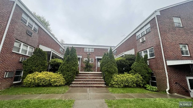 128132 Bloomfield Avenue 2B, Nutley, New Jersey - 1 Bedrooms  
1 Bathrooms  
3 Rooms - 