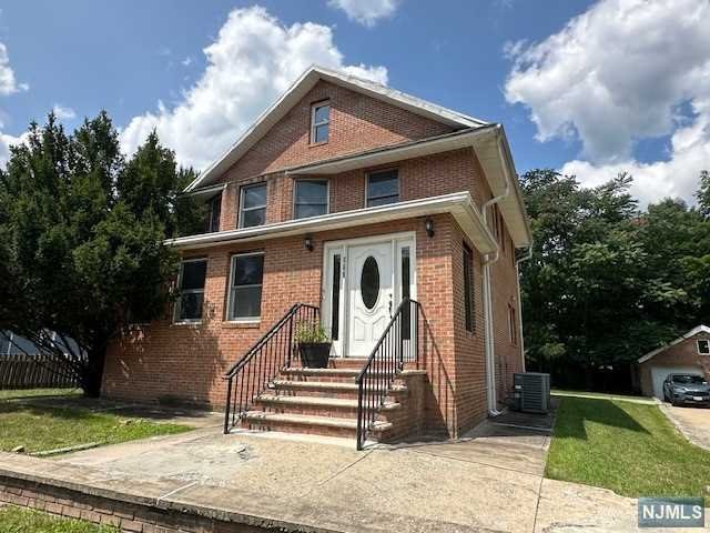 385 Godwin Avenue 2, Wyckoff, New Jersey - 1 Bedrooms  
1 Bathrooms  
4 Rooms - 