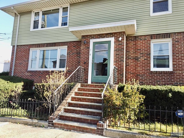 174 Nelson Avenue, Jersey City, New Jersey - 2 Bedrooms  
1 Bathrooms  
5 Rooms - 