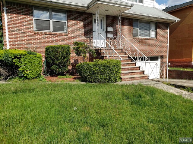 394 Chestnut Avenue 1st Floor, South Hackensack, New Jersey - 3 Bedrooms  
2 Bathrooms  
7 Rooms - 