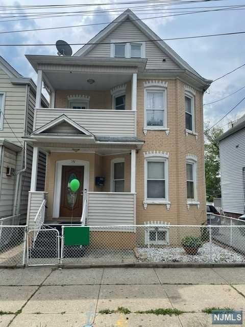16 Sears Place 1, Clifton, New Jersey - 2 Bedrooms  
1 Bathrooms  
4 Rooms - 