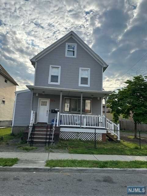 123 Lincoln Place 2, Garfield, New Jersey - 1 Bedrooms  
1 Bathrooms  
4 Rooms - 