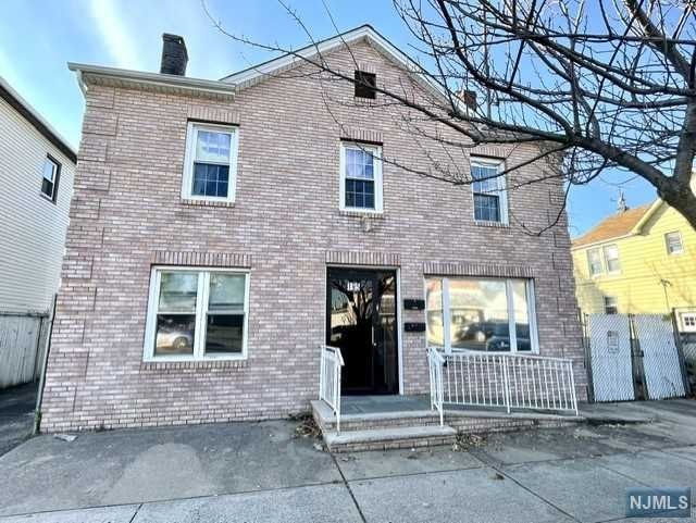 Rental Property at 185 Hudson Street 1, Hackensack, New Jersey - Bedrooms: 1 
Bathrooms: 2 
Rooms: 4  - $1,500 MO.