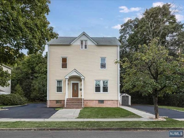 68 Maple Street, Bloomfield, New Jersey - 4 Bedrooms  
2 Bathrooms  
7 Rooms - 