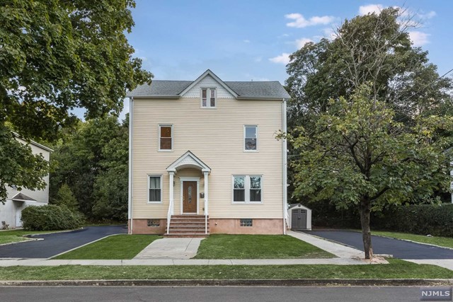 68 Maple Street, Bloomfield, New Jersey - 4 Bedrooms  
2 Bathrooms  
7 Rooms - 