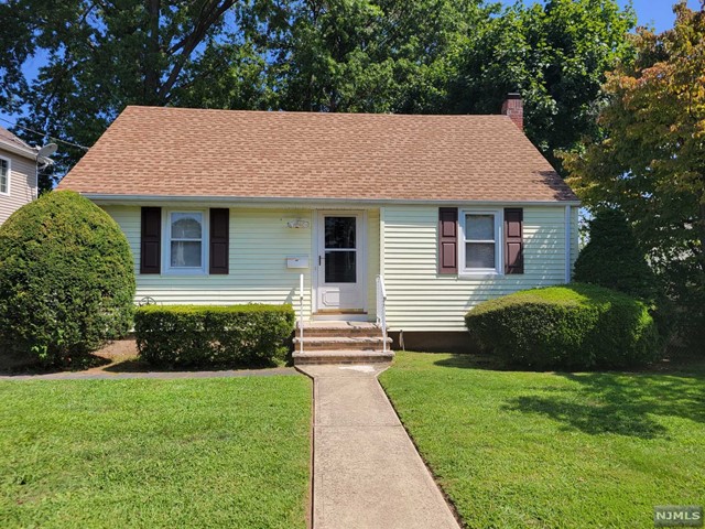 20 Greenlawn Drive, Lodi, New Jersey - 4 Bedrooms  
1 Bathrooms  
6 Rooms - 