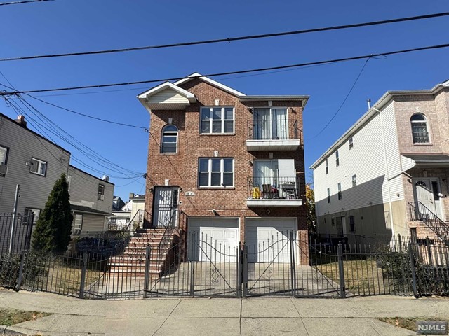 3739 Hudson Street, Newark, New Jersey - 8 Bedrooms  
6 Bathrooms  
17 Rooms - 