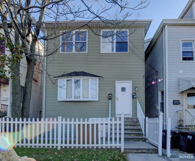 14 Grand Street, Garfield, New Jersey - 2 Bedrooms  
1 Bathrooms  
4 Rooms - 