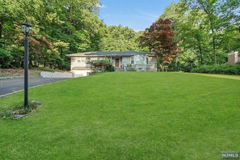 32 Lilline Lane, Upper Saddle River, NJ 07458 - #: 24022481