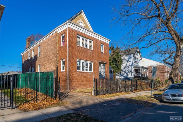 241 Shepard Avenue, East Orange, New Jersey - 5 Bedrooms  
2 Bathrooms  
13 Rooms - 