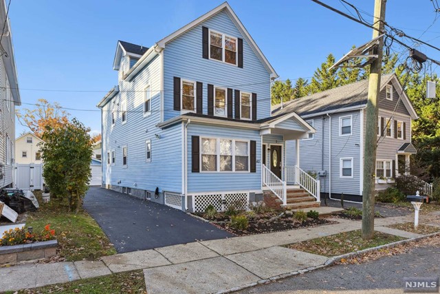 Rental Property at 43 Howe Avenue 2, Montclair, New Jersey - Bedrooms: 4 
Bathrooms: 2 
Rooms: 7  - $4,200 MO.
