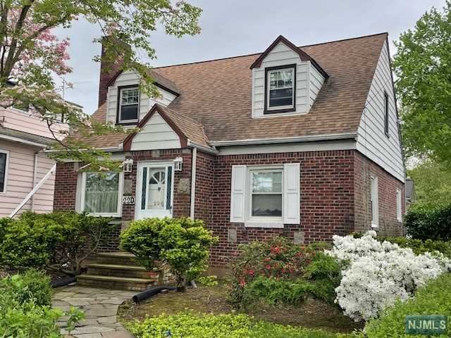 Property for Sale at 220 Park Avenue, Teaneck, New Jersey - Bedrooms: 3 
Bathrooms: 2 
Rooms: 6  - $439,000