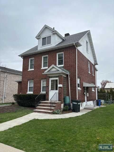 Rental Property at 83 Grove Street A, Tenafly, New Jersey - Bedrooms: 4 
Bathrooms: 2 
Rooms: 6  - $3,250 MO.