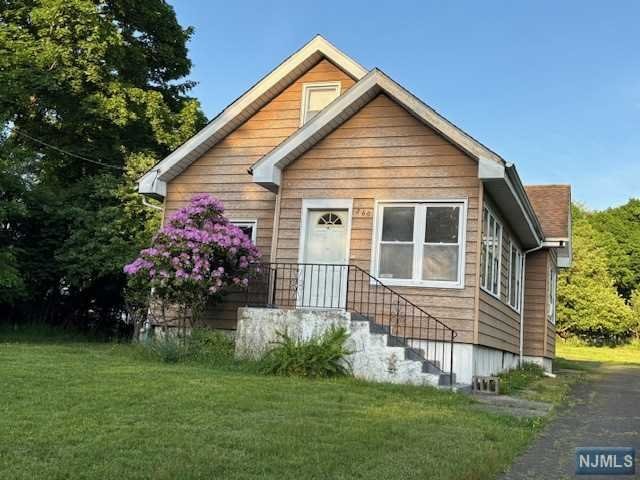 260 Manchester Avenue, North Haledon, New Jersey - 3 Bedrooms  
1 Bathrooms  
7 Rooms - 