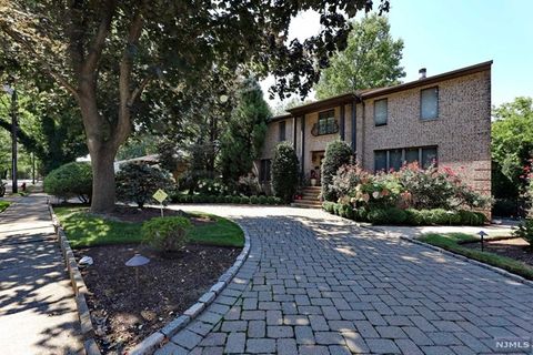 287 Beechwood Drive, Paramus, NJ 07652 - MLS#: 24028373