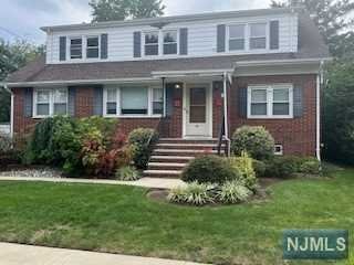 Rental Property at 38 11th Avenue 2, Hawthorne, New Jersey - Bedrooms: 2 
Bathrooms: 1 
Rooms: 5  - $2,200 MO.