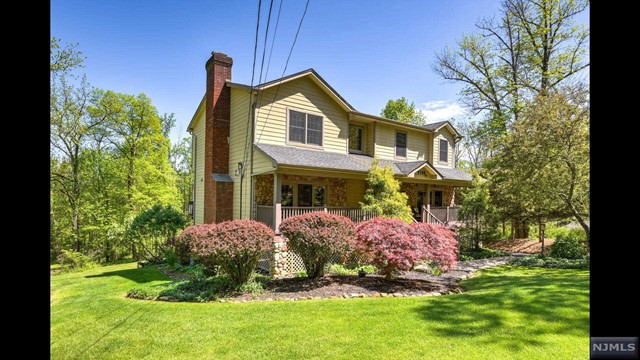 5 Peace Valley Road, Montville Twp, New Jersey - 4 Bedrooms  
4 Bathrooms  
10 Rooms - 