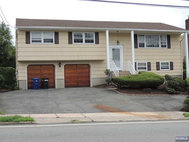 Rental Property at 503 River Road, Fair Lawn, New Jersey - Bedrooms: 4 
Bathrooms: 3 
Rooms: 8  - $4,400 MO.