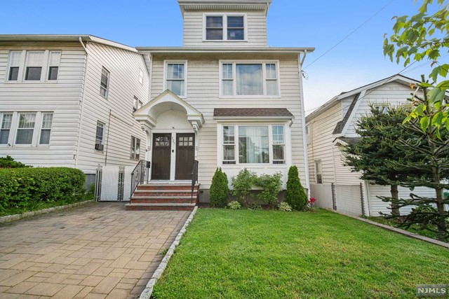 Rental Property at 127 Hendel Avenue, North Arlington, New Jersey - Bedrooms: 2 
Bathrooms: 1 
Rooms: 2  - $2,700 MO.