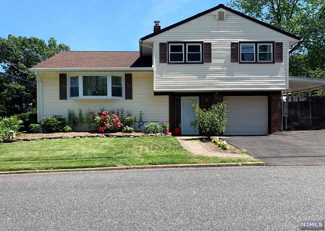 189 Roosevelt Avenue, Bergenfield, New Jersey - 3 Bedrooms  
2 Bathrooms  
7 Rooms - 