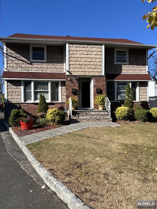 4 Christopher Court 2nd, Lodi, New Jersey - 2 Bedrooms  
1 Bathrooms  
4 Rooms - 