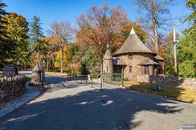 Property for Sale at 45 Oak Bend Road, West Orange, New Jersey - Bedrooms: 18 
Bathrooms: 12.5 
Rooms: 25  - $1,500,000