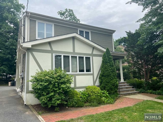 45 Garfield Place 2, Ridgewood, New Jersey - 2 Bedrooms  
1 Bathrooms  
6 Rooms - 