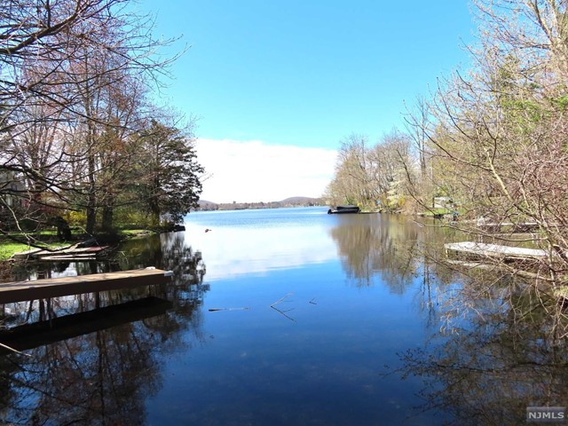 Photo 1 of 269 Point Breeze Drive, West Milford, New Jersey, $451,900, Web #: 324012571