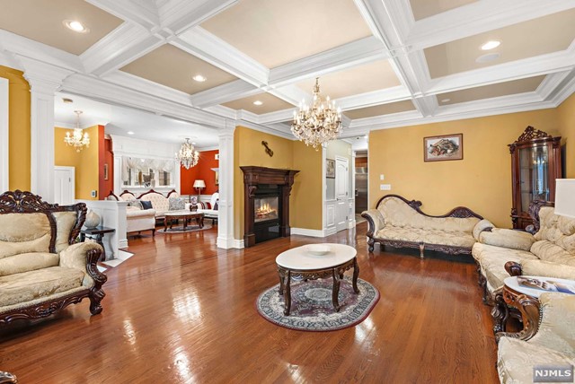 Rental Property at 11 Oakdene Avenue, Cliffside Park, New Jersey - Bedrooms: 3 
Bathrooms: 4 
Rooms: 8  - $6,250 MO.