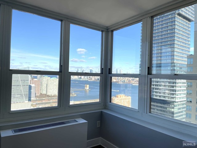 88 Morgan Street 4202, Jersey City, New Jersey - 1 Bedrooms  
1 Bathrooms - 