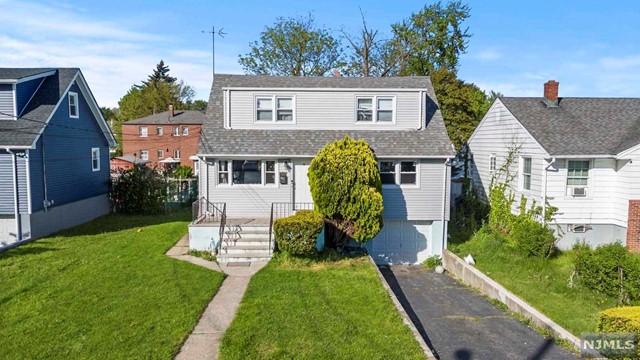 244246 Rossiter Avenue, Paterson, New Jersey - 4 Bedrooms  
2 Bathrooms  
6 Rooms - 