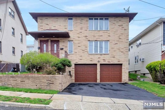 Rental Property at 327 13th Street 2Fl, Palisades Park, New Jersey - Bedrooms: 3 
Bathrooms: 2 
Rooms: 8  - $3,400 MO.