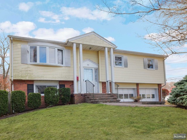 89 Circle Drive, Rockaway Twp, New Jersey - 4 Bedrooms  
2 Bathrooms  
8 Rooms - 