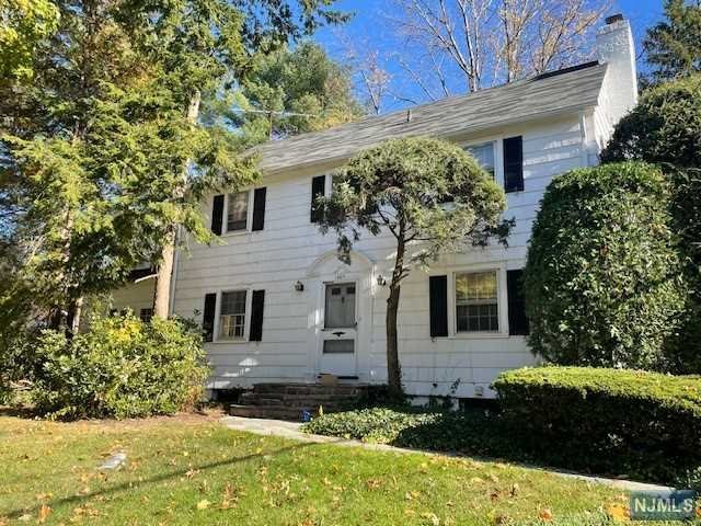 1405 River Road, Teaneck, New Jersey - 3 Bedrooms  
3 Bathrooms  
7 Rooms - 