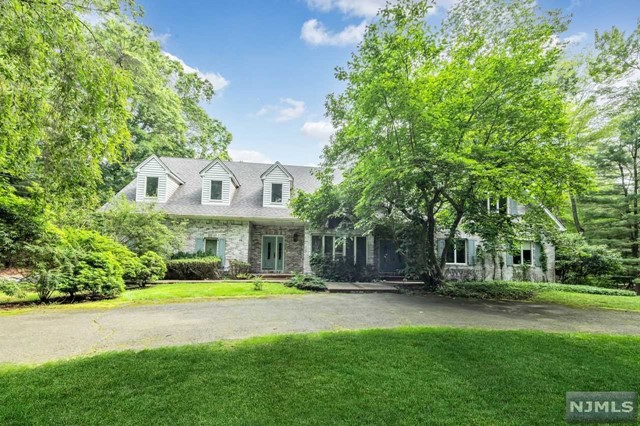 25 Ackerman Road, Saddle River, New Jersey - 6 Bedrooms  
5 Bathrooms  
12 Rooms - 