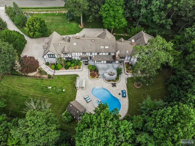 Photo 1 of 408 Saddle Back Trail, Franklin Lakes, New Jersey, $3,100,000, Web #: 324007835